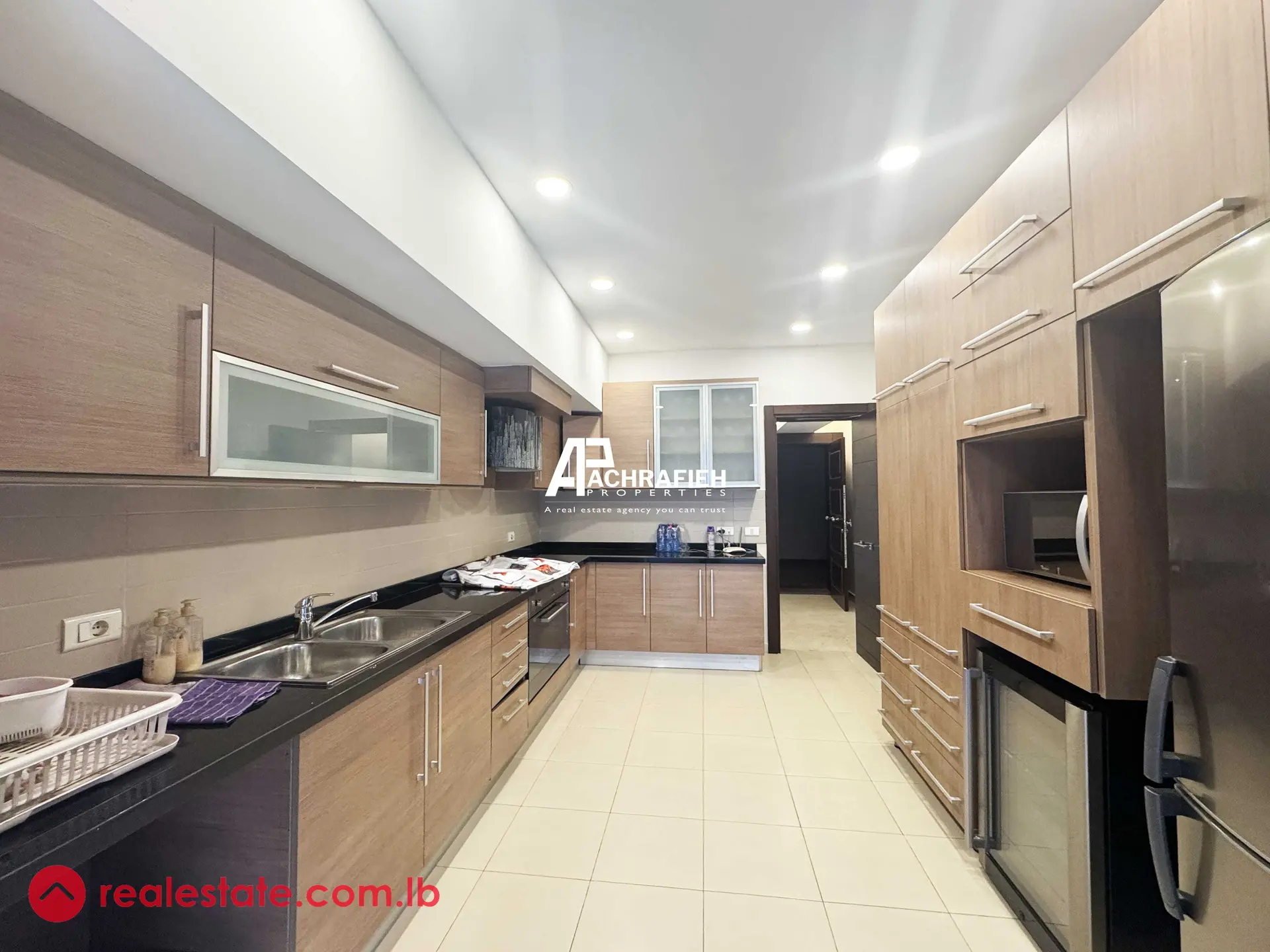 270 Sqm | 3 Bedrooms | For Sale in Tabaris 2 image 4